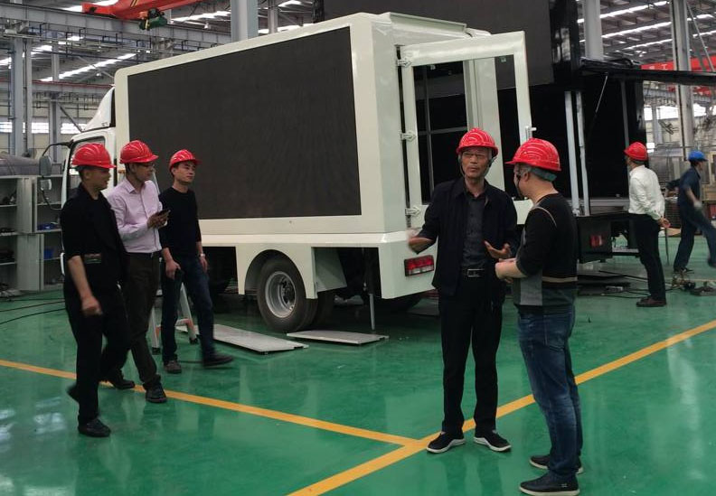 一汽解放青島整車事業部商務考察團蒞臨程力重工