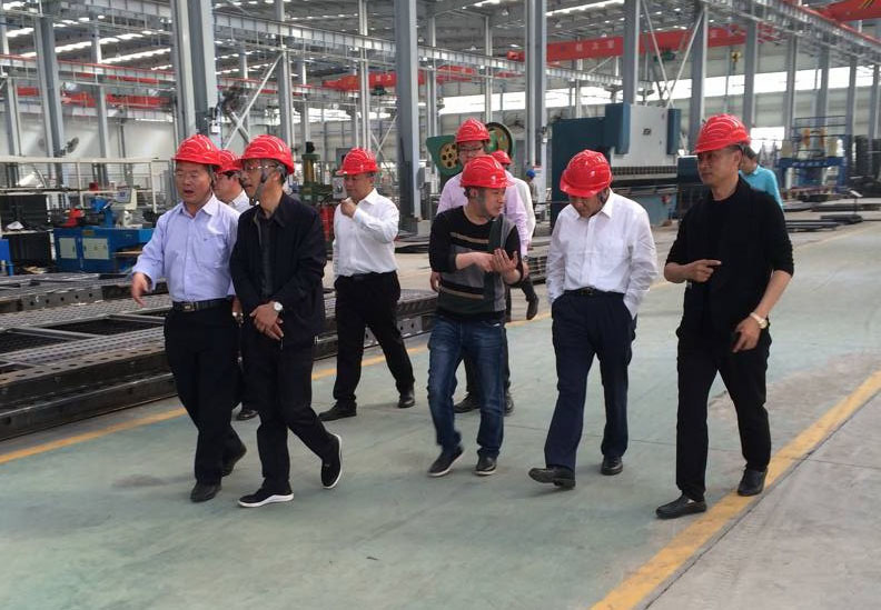 一汽解放青島整車事業部商務考察團蒞臨程力重工