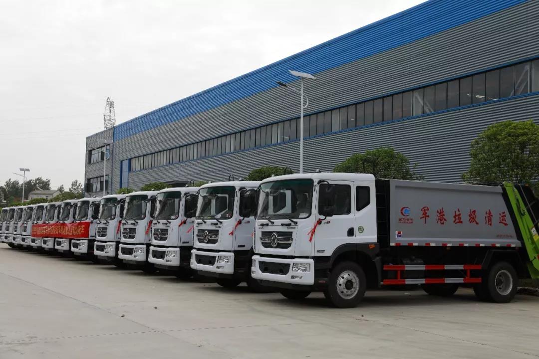 程力軍品再次引發(fā)行業(yè)風(fēng)暴 程力一體化智能控制壓縮垃圾車受到部隊(duì)首長(zhǎng)好評(píng)