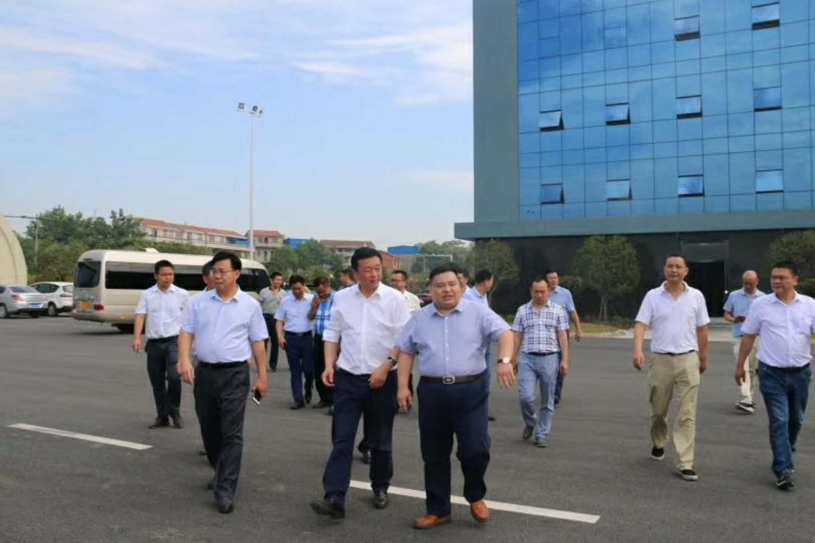 武漢市黃陂區委吳書記等區領導一行蒞臨程力重工指導工作