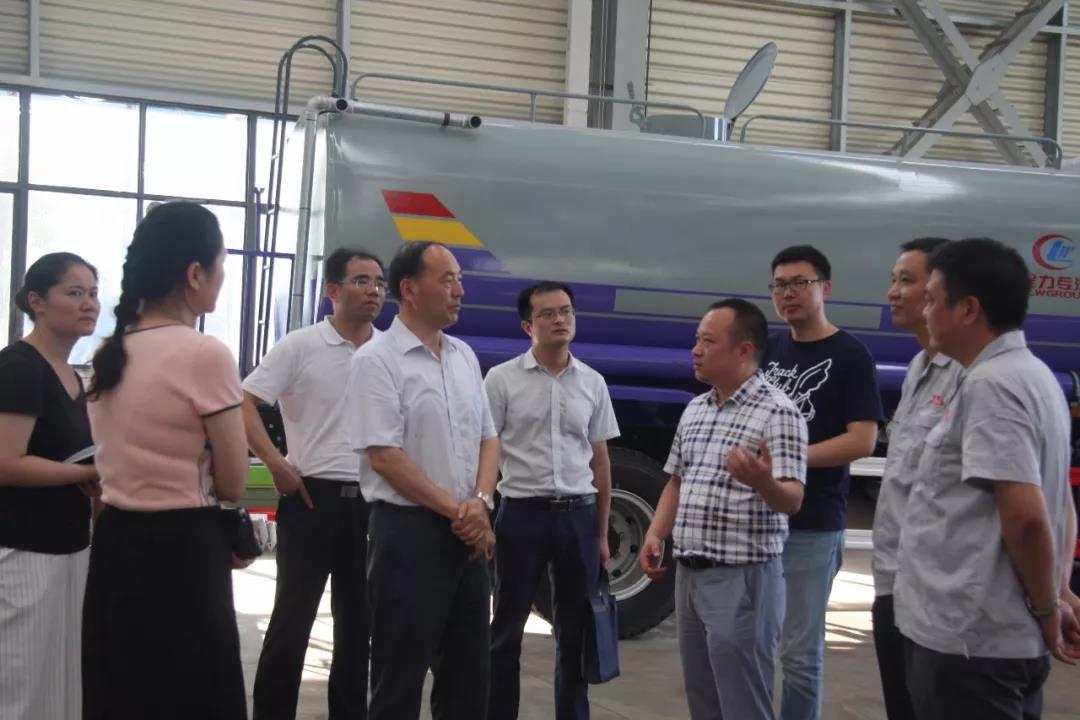 湖北省經濟和信息化委員會副主任吳方軍視察程力重工產業園并指導工作