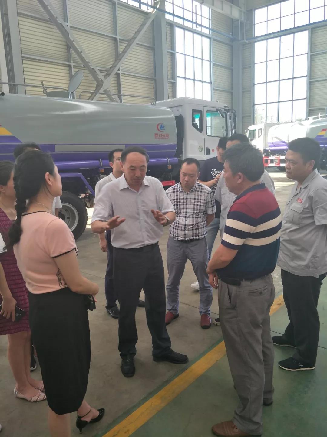 湖北省經濟和信息化委員會副主任吳方軍視察程力重工產業園并指導工作